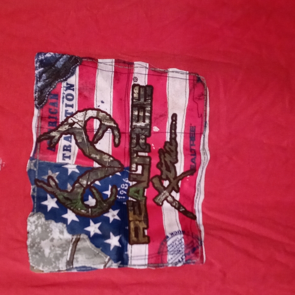 Men's Sleeveless Realtree Shirt - Picture 2 of 6